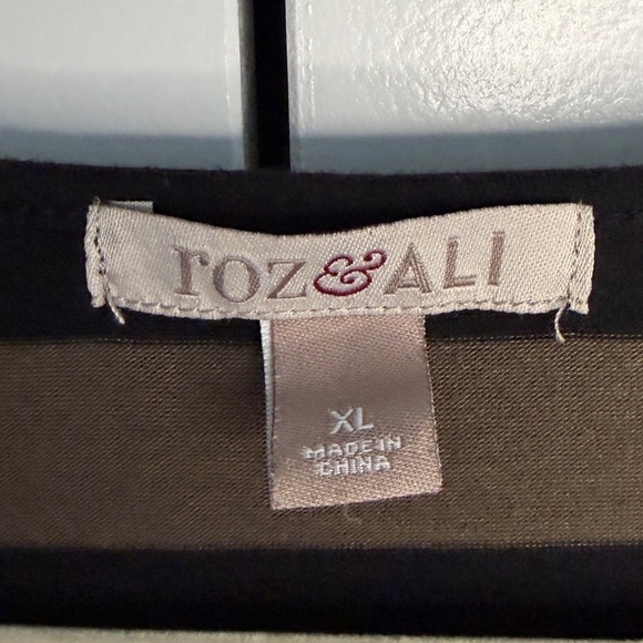 Roz & Ali Black Tan Striped Lace Yoke Sleeveless Top XL Casual Blouse - Picture 4 of 4